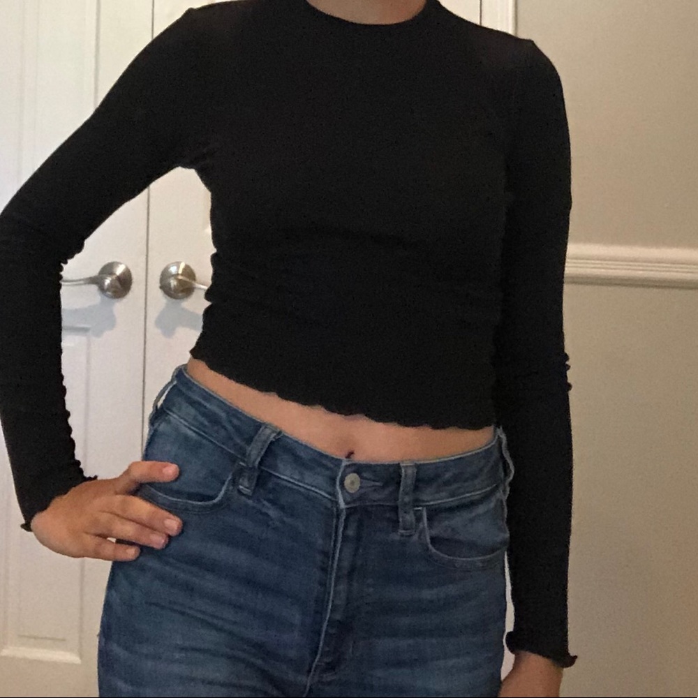 Cropped Ribbed Black Long Sleeve Tee